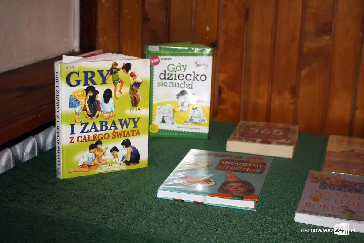 Gry i zabawy w ostrowskiej bibliotece (zdjęcia)