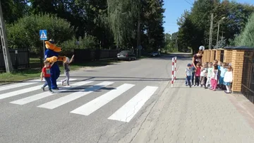 Policjanci odwiedzają dzieci (zdjęcia)
