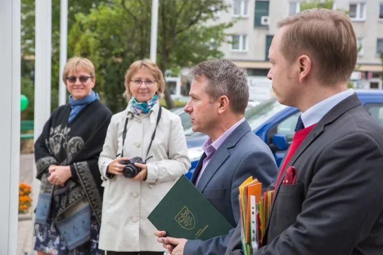 Przedszkolaki przed ratuszem (zdjęcia)