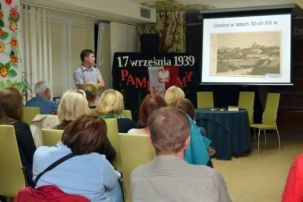 Pokaz filmu "Krew na bruku. Grodno 1939" (zdjęcia)