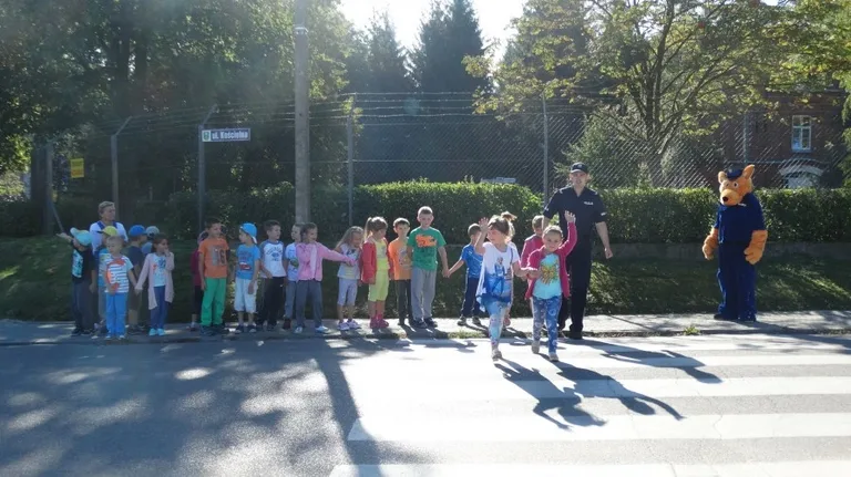 Policjanci odwiedzają dzieci (zdjęcia)