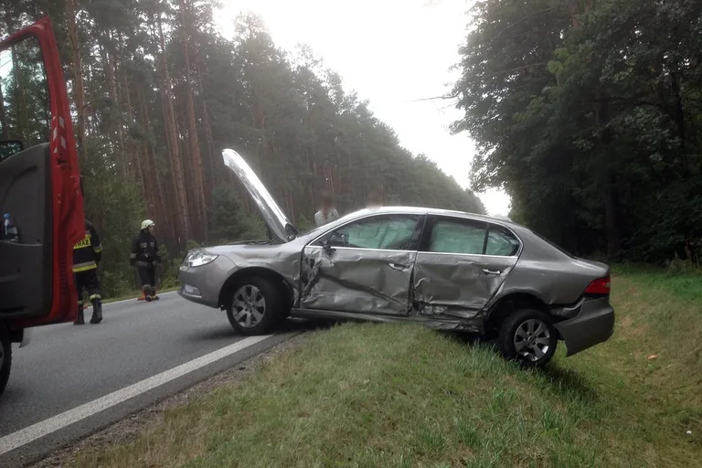 Zderzenie dwóch aut w Broku (zdjęcia)