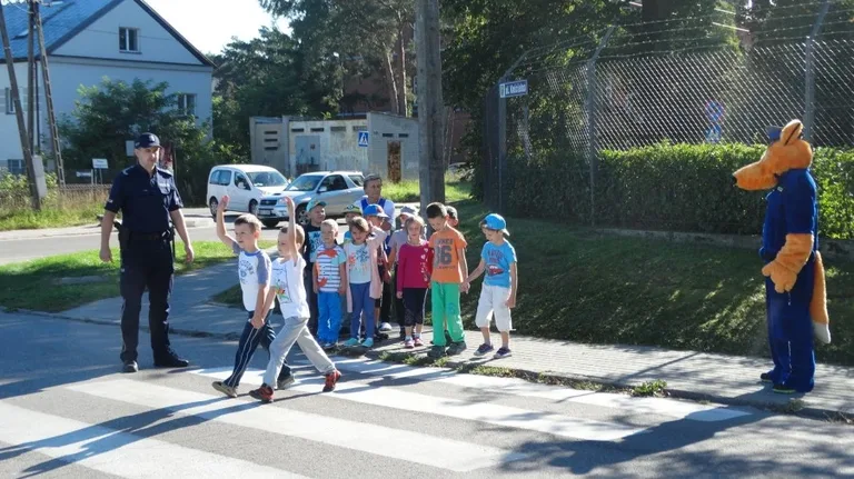 Policjanci odwiedzają dzieci (zdjęcia)