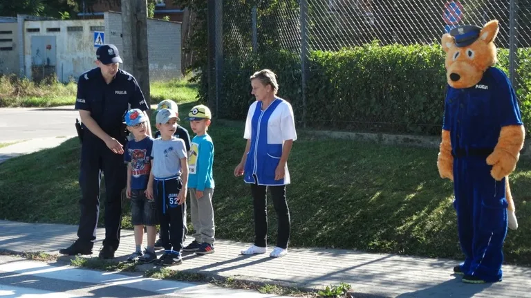Policjanci odwiedzają dzieci (zdjęcia)