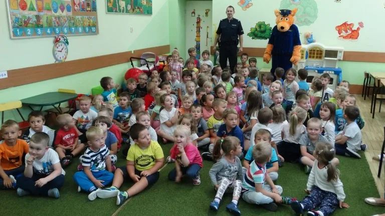 Policjanci odwiedzają dzieci (zdjęcia)