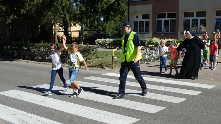 Policjanci odwiedzają dzieci (zdjęcia)