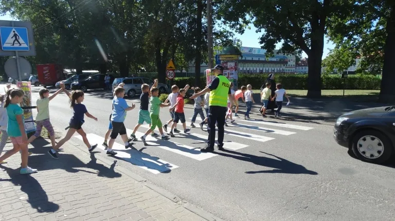 Policjanci odwiedzają dzieci (zdjęcia)
