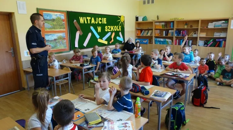 Policjanci odwiedzają dzieci (zdjęcia)