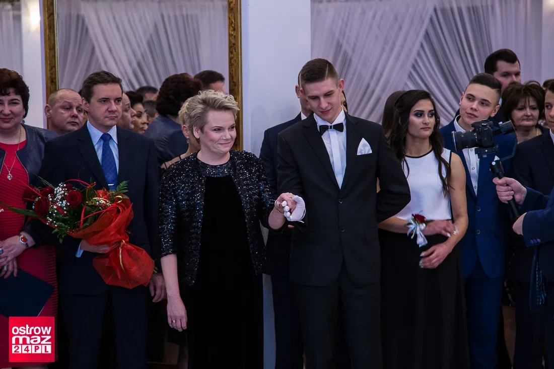 Studniówka ostrowskiego "Rubinka" (zdjęcia, wideo)