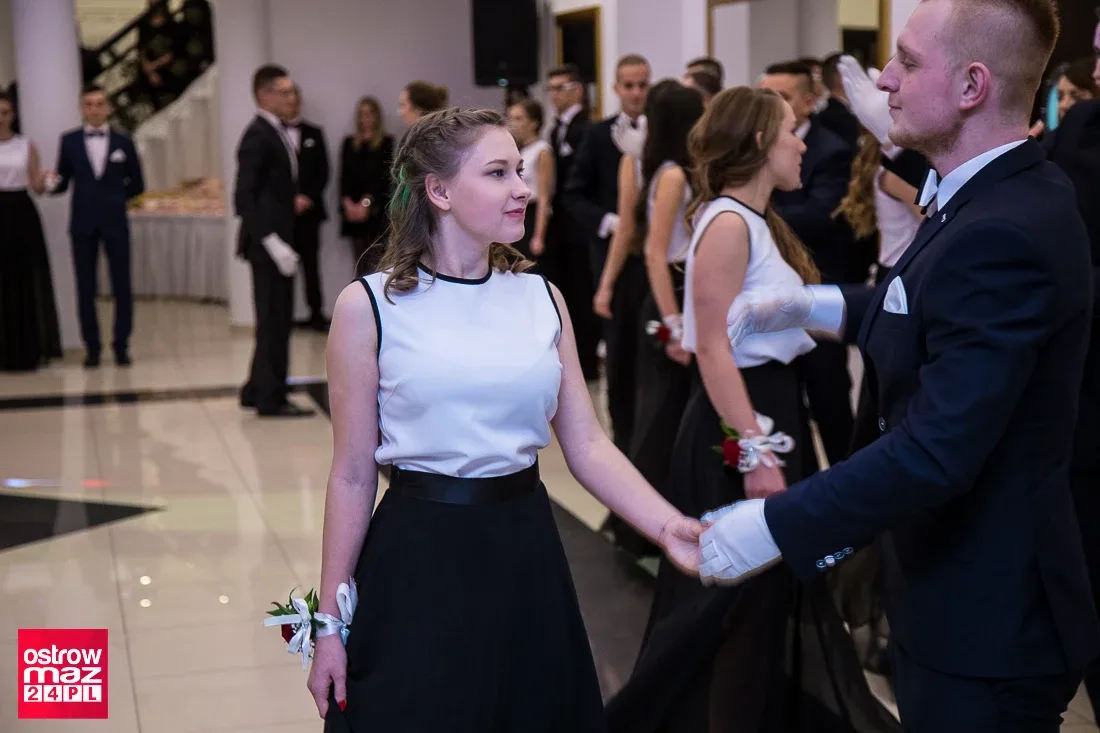 Studniówka ostrowskiego "Rubinka" (zdjęcia, wideo)