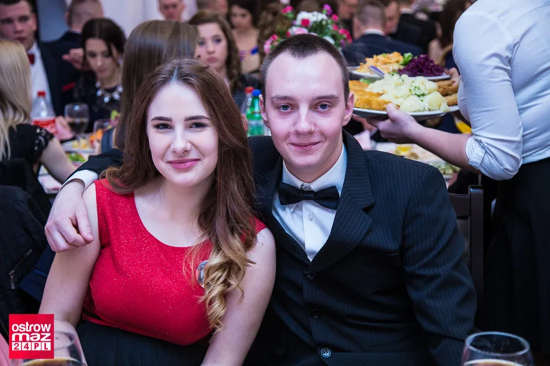 Studniówka ostrowskiego "Rubinka" (zdjęcia, wideo)