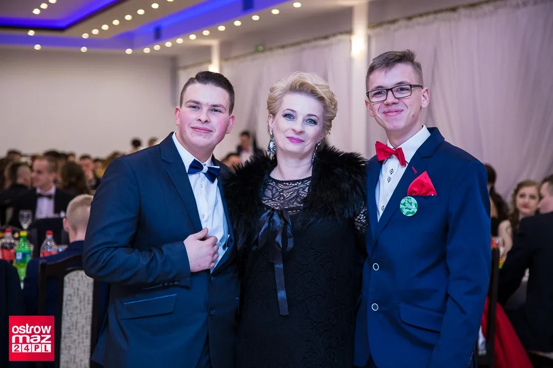 Studniówka ostrowskiego "Rubinka" (zdjęcia, wideo)