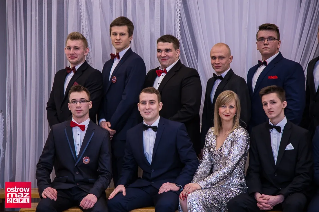 Studniówka ostrowskiego "Rubinka" (zdjęcia, wideo)