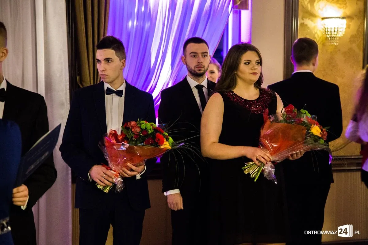 Podróż w czasie. Studniówka "Rubinka" (zdjęcia, wideo)