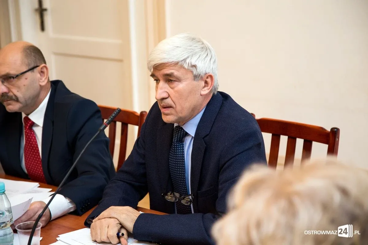 Przyjęto budżet na 2017 rok. Sesja ostrowskiej rady miasta (zdjęcia, wideo)