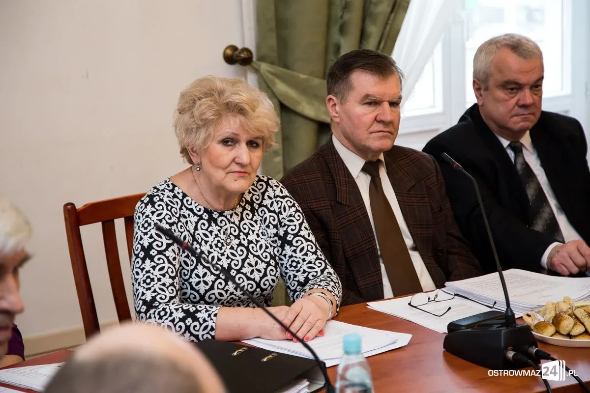 Przyjęto budżet na 2017 rok. Sesja ostrowskiej rady miasta (zdjęcia, wideo)