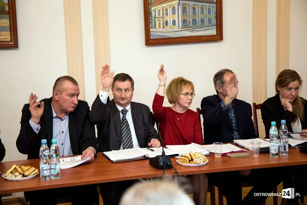 Przyjęto budżet na 2017 rok. Sesja ostrowskiej rady miasta (zdjęcia, wideo)