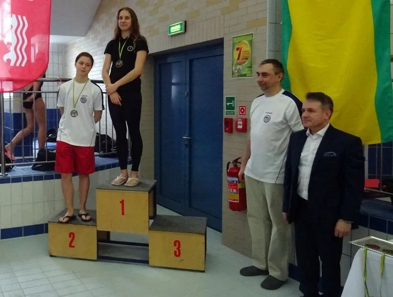 Pływackie mistrzostwa o puchar burmistrza (zdjęcia)