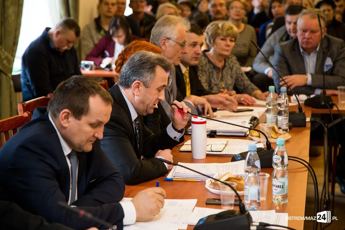 Przyjęto budżet na 2017 rok. Sesja ostrowskiej rady miasta (zdjęcia, wideo)