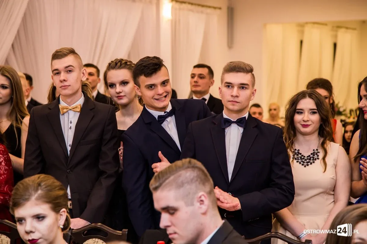 Studniówka LO im. Mikołaja Kopernika w Ostrowi Mazowieckiej (zdjęcia, wideo)
