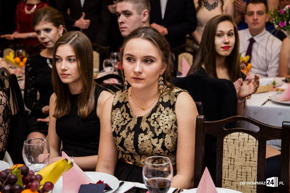 Studniówka LO im. Mikołaja Kopernika w Ostrowi Mazowieckiej (zdjęcia, wideo)
