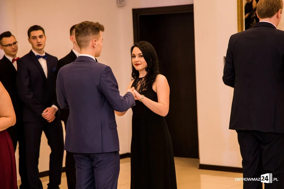 Studniówka LO im. Mikołaja Kopernika w Ostrowi Mazowieckiej (zdjęcia, wideo)