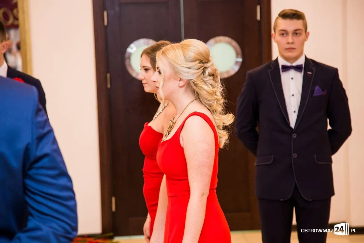 Studniówka LO im. Mikołaja Kopernika w Ostrowi Mazowieckiej (zdjęcia, wideo)