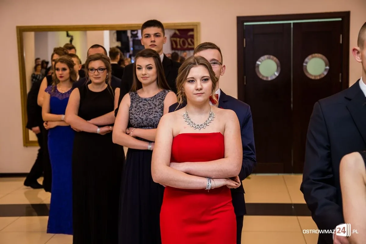 Studniówka LO im. Mikołaja Kopernika w Ostrowi Mazowieckiej (zdjęcia, wideo)