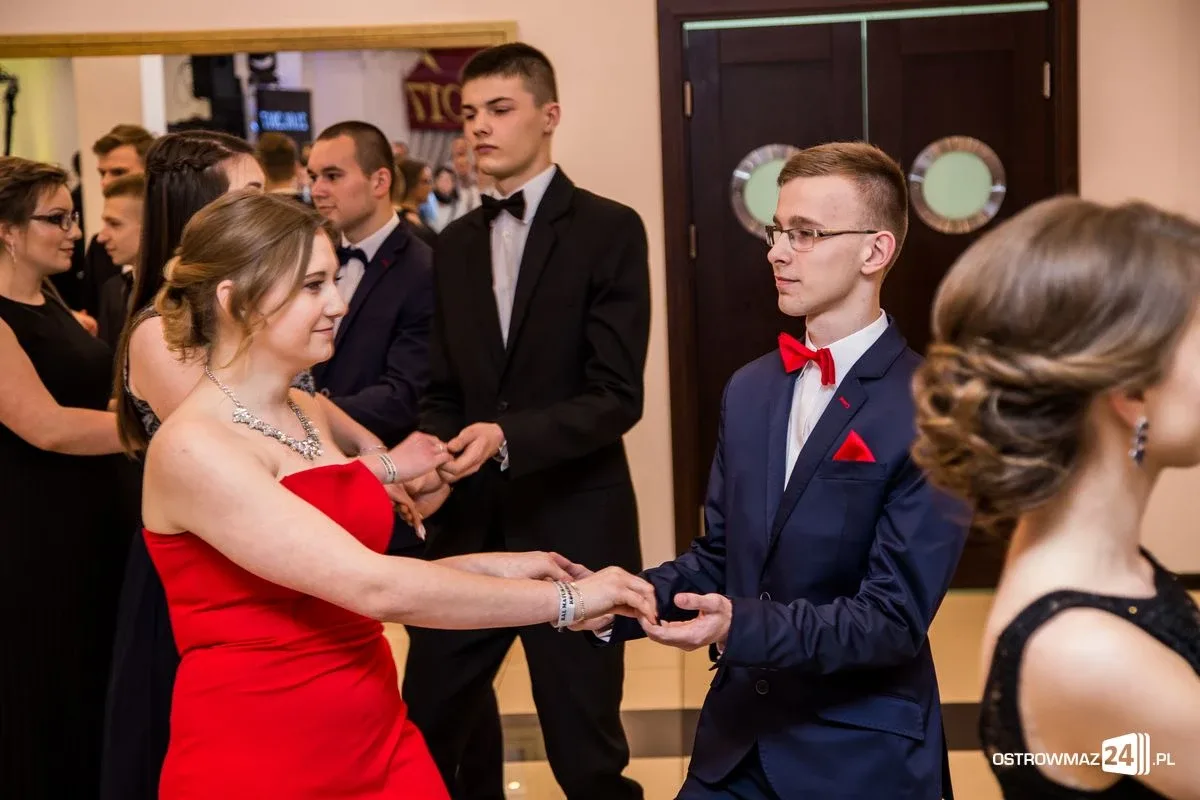 Studniówka LO im. Mikołaja Kopernika w Ostrowi Mazowieckiej (zdjęcia, wideo)