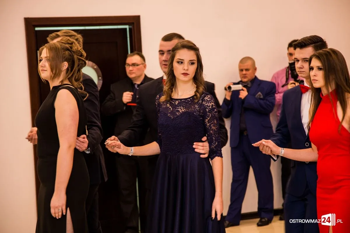 Studniówka LO im. Mikołaja Kopernika w Ostrowi Mazowieckiej (zdjęcia, wideo)