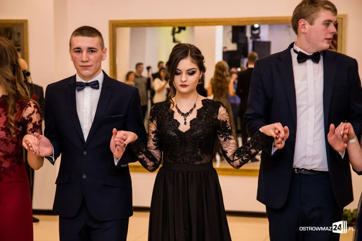 Studniówka LO im. Mikołaja Kopernika w Ostrowi Mazowieckiej (zdjęcia, wideo)