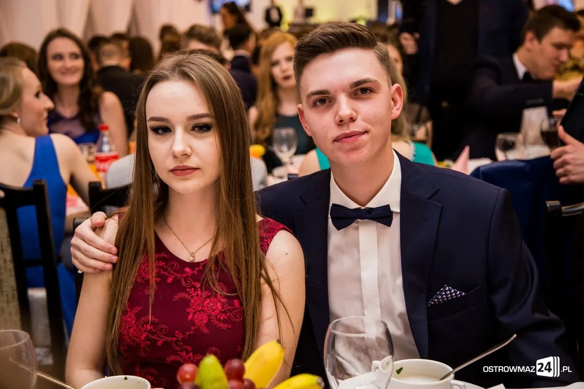 Studniówka LO im. Mikołaja Kopernika w Ostrowi Mazowieckiej (zdjęcia, wideo)