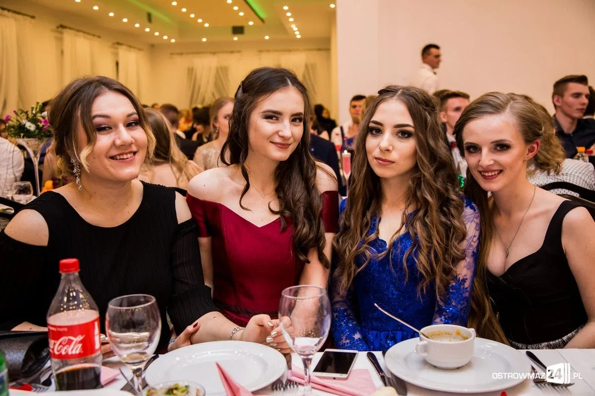 Studniówka LO im. Mikołaja Kopernika w Ostrowi Mazowieckiej (zdjęcia, wideo)