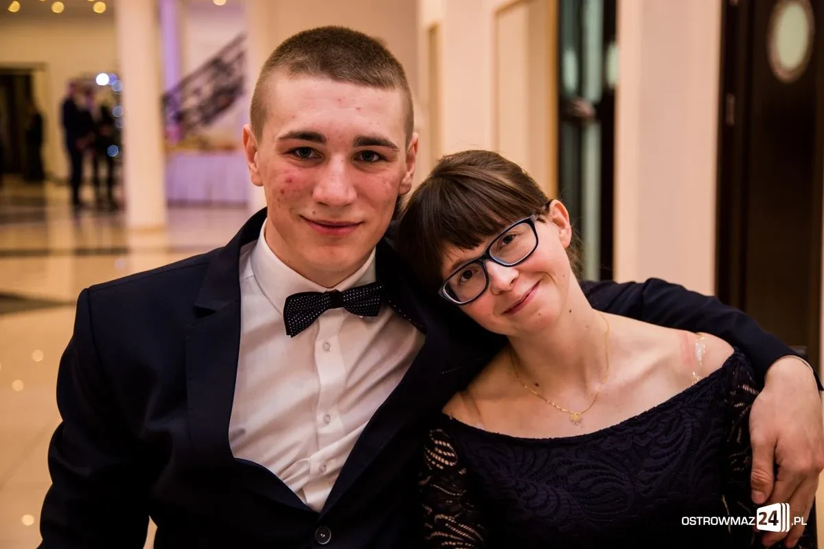 Studniówka LO im. Mikołaja Kopernika w Ostrowi Mazowieckiej (zdjęcia, wideo)