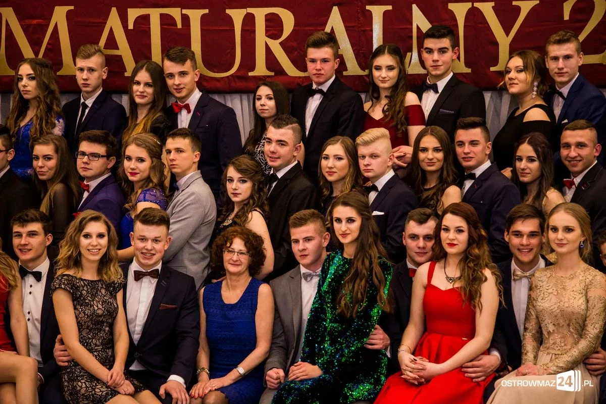 Studniówka LO im. Mikołaja Kopernika w Ostrowi Mazowieckiej (zdjęcia, wideo)