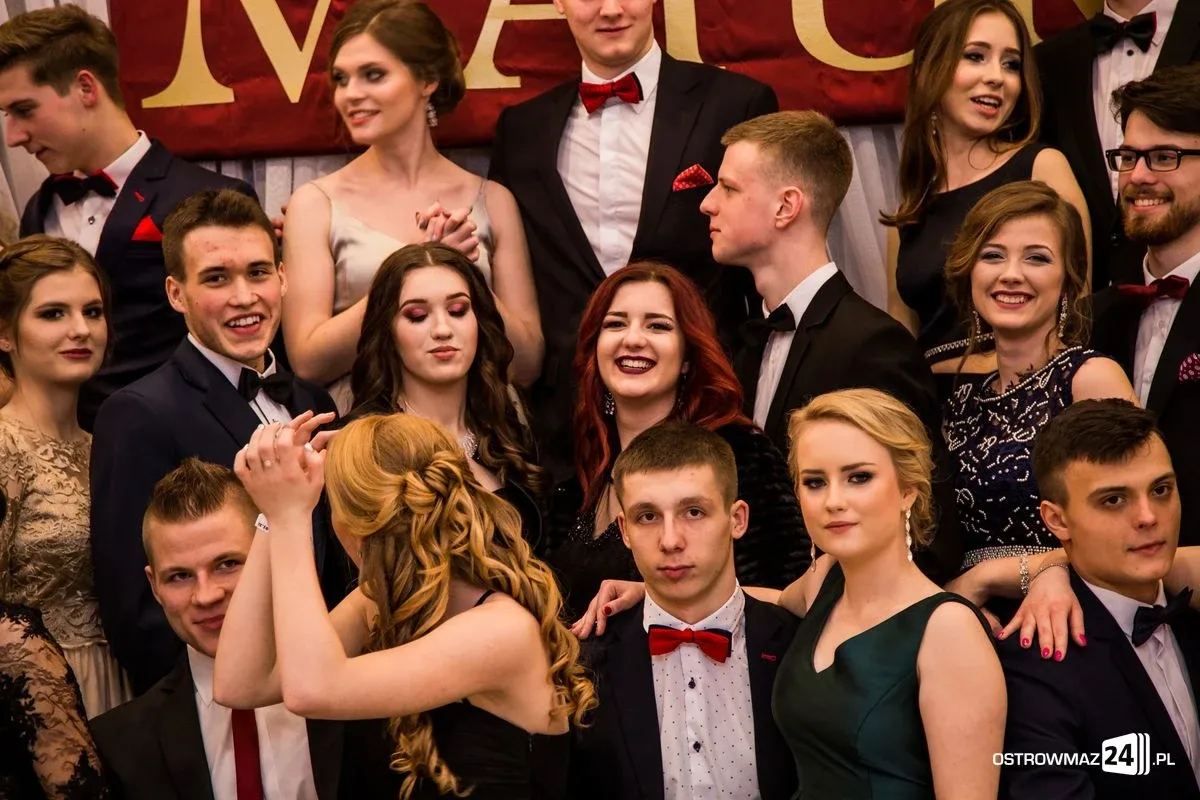 Studniówka LO im. Mikołaja Kopernika w Ostrowi Mazowieckiej (zdjęcia, wideo)