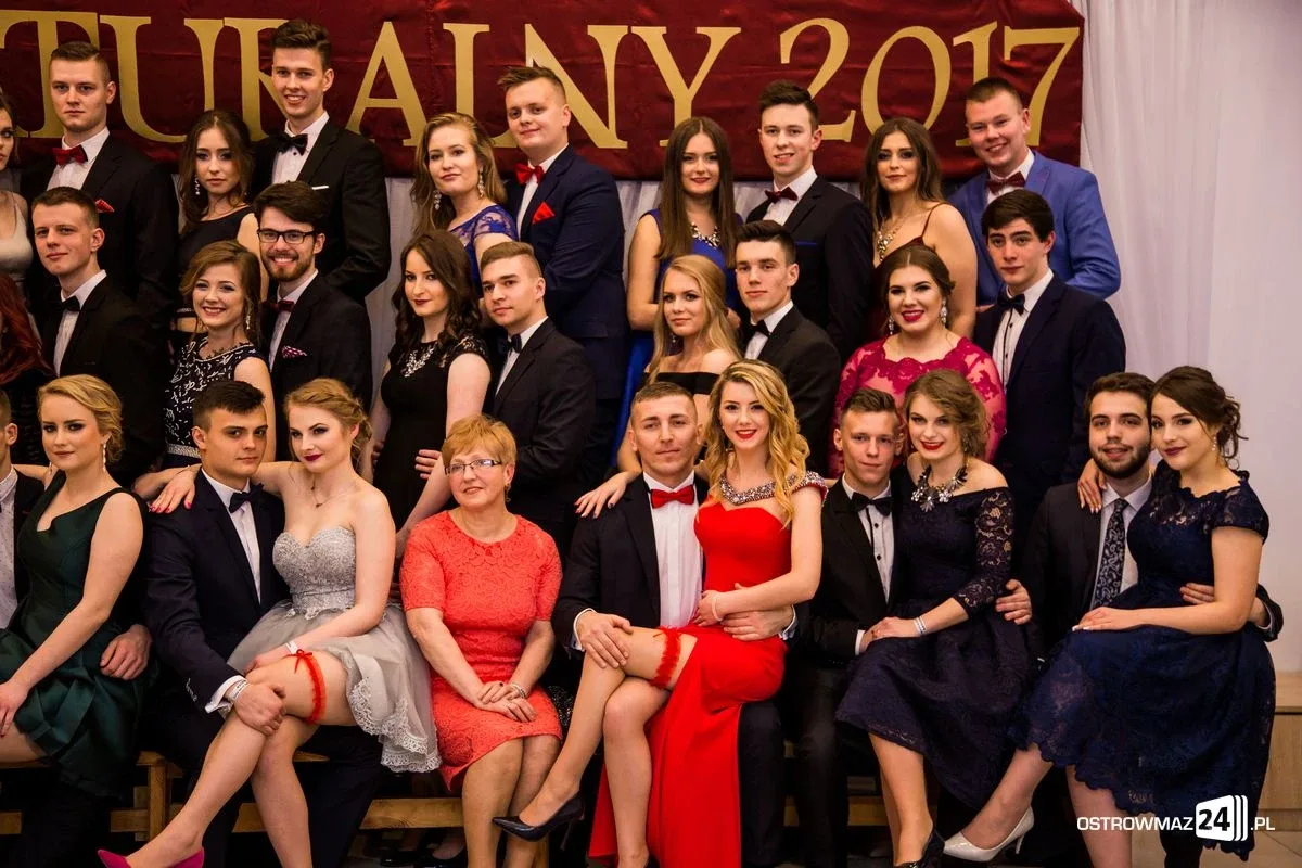 Studniówka LO im. Mikołaja Kopernika w Ostrowi Mazowieckiej (zdjęcia, wideo)