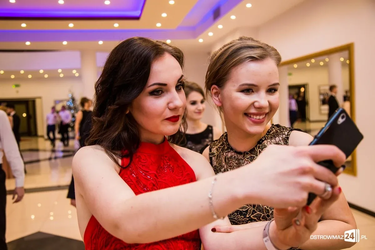 Studniówka LO im. Mikołaja Kopernika w Ostrowi Mazowieckiej (zdjęcia, wideo)