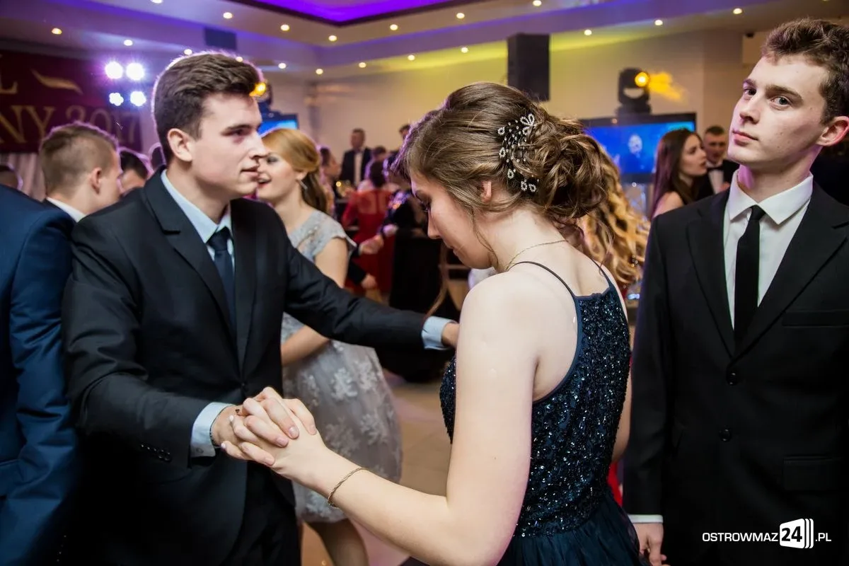 Studniówka LO im. Mikołaja Kopernika w Ostrowi Mazowieckiej (zdjęcia, wideo)