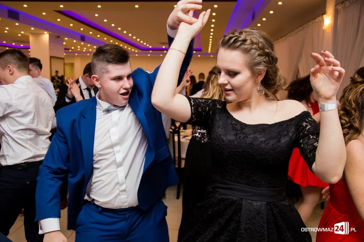 Studniówka LO im. Mikołaja Kopernika w Ostrowi Mazowieckiej (zdjęcia, wideo)