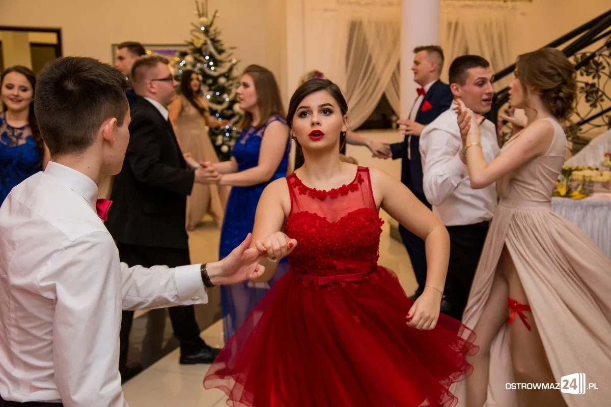 Studniówka LO im. Mikołaja Kopernika w Ostrowi Mazowieckiej (zdjęcia, wideo)
