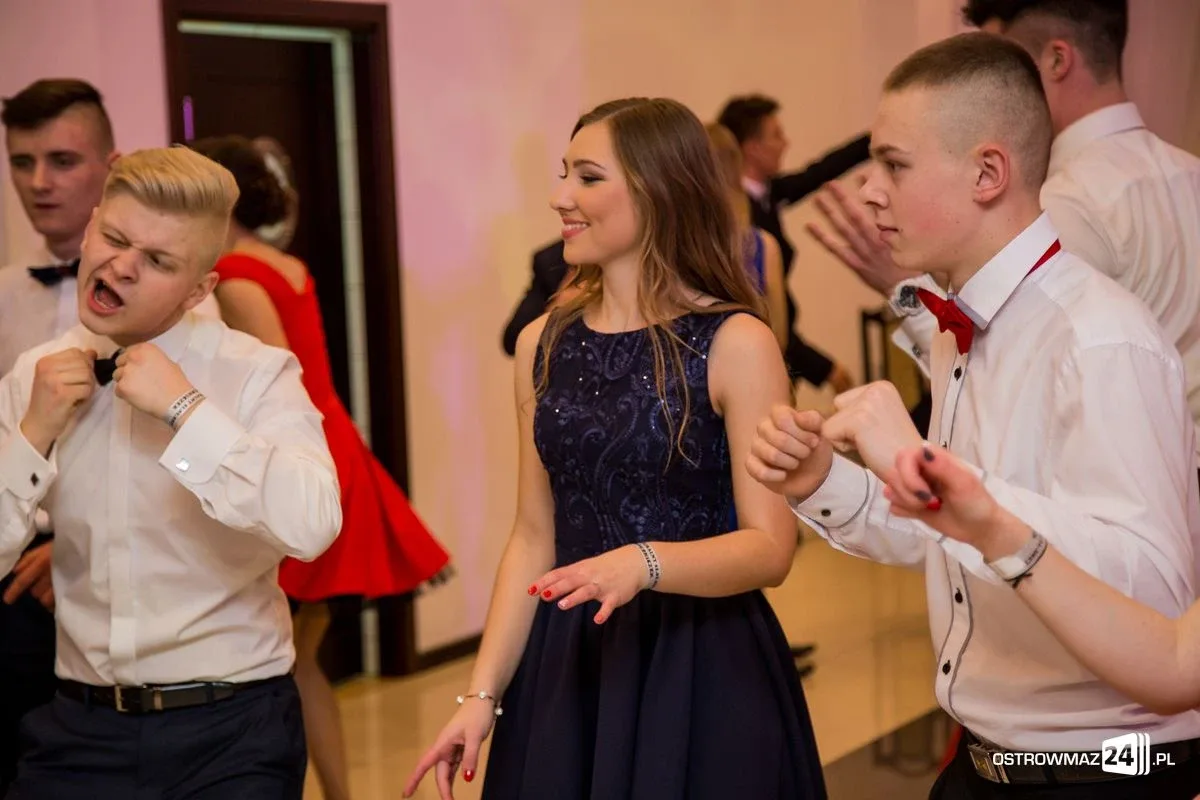 Studniówka LO im. Mikołaja Kopernika w Ostrowi Mazowieckiej (zdjęcia, wideo)