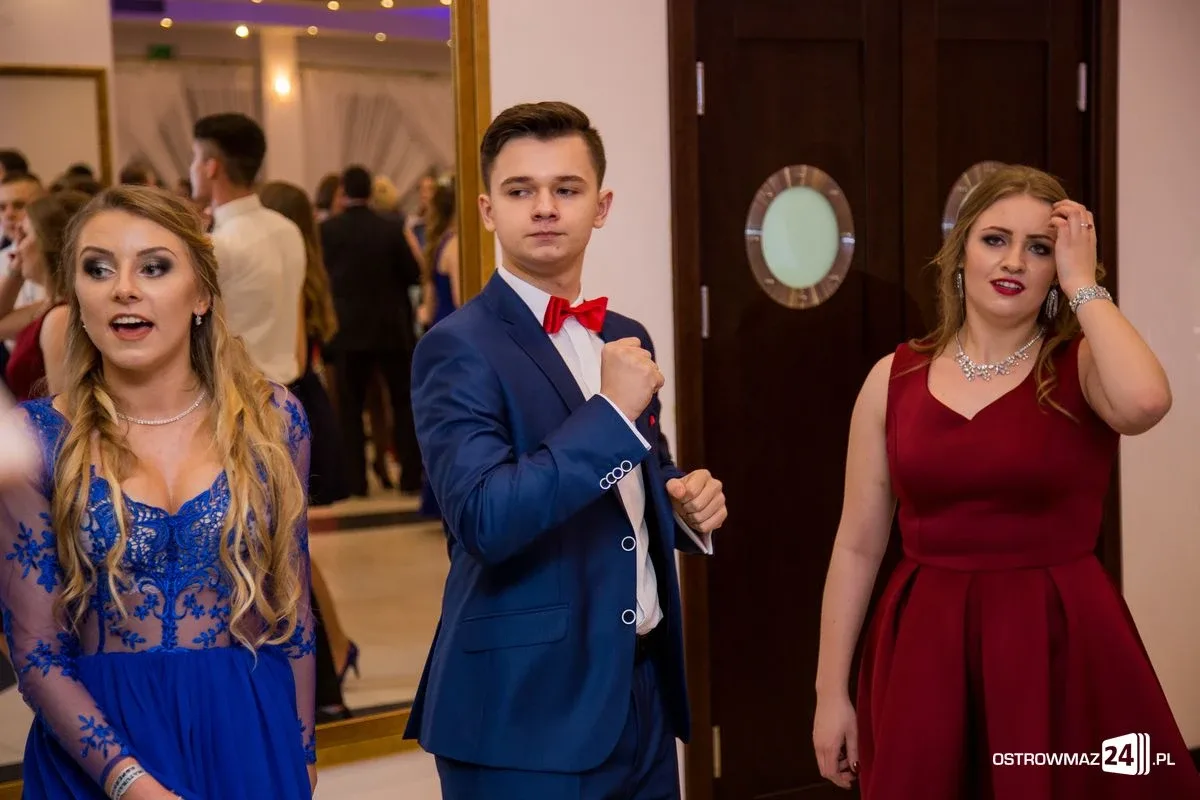 Studniówka LO im. Mikołaja Kopernika w Ostrowi Mazowieckiej (zdjęcia, wideo)