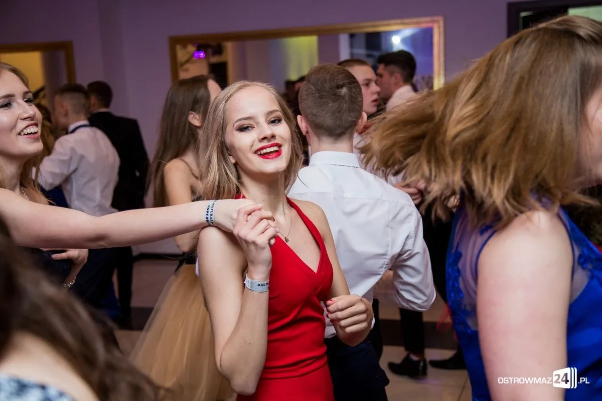Studniówka LO im. Mikołaja Kopernika w Ostrowi Mazowieckiej (zdjęcia, wideo)