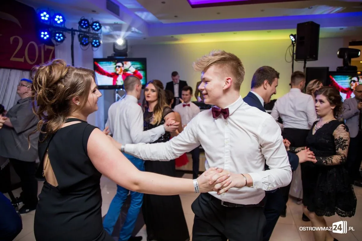 Studniówka LO im. Mikołaja Kopernika w Ostrowi Mazowieckiej (zdjęcia, wideo)