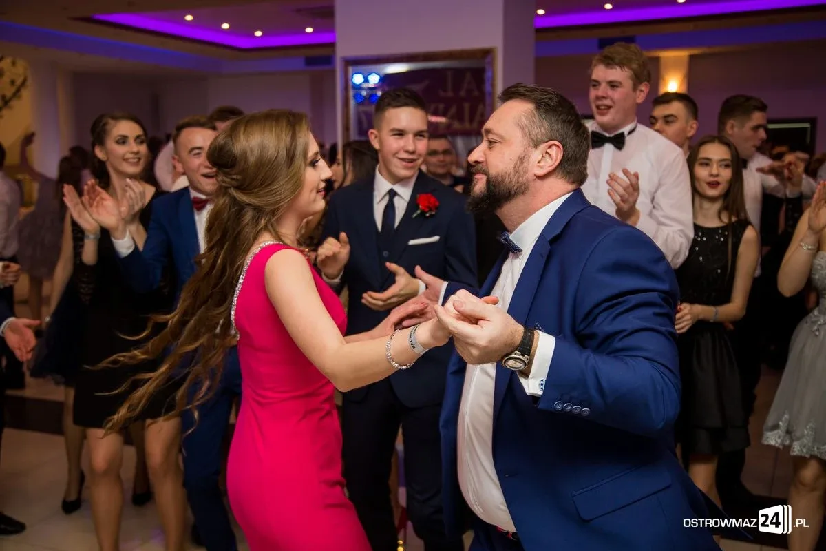 Studniówka LO im. Mikołaja Kopernika w Ostrowi Mazowieckiej (zdjęcia, wideo)