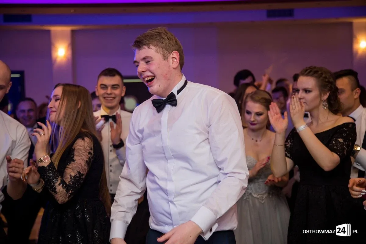 Studniówka LO im. Mikołaja Kopernika w Ostrowi Mazowieckiej (zdjęcia, wideo)