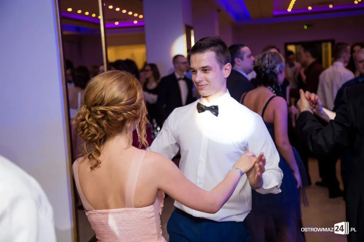Studniówka LO im. Mikołaja Kopernika w Ostrowi Mazowieckiej (zdjęcia, wideo)