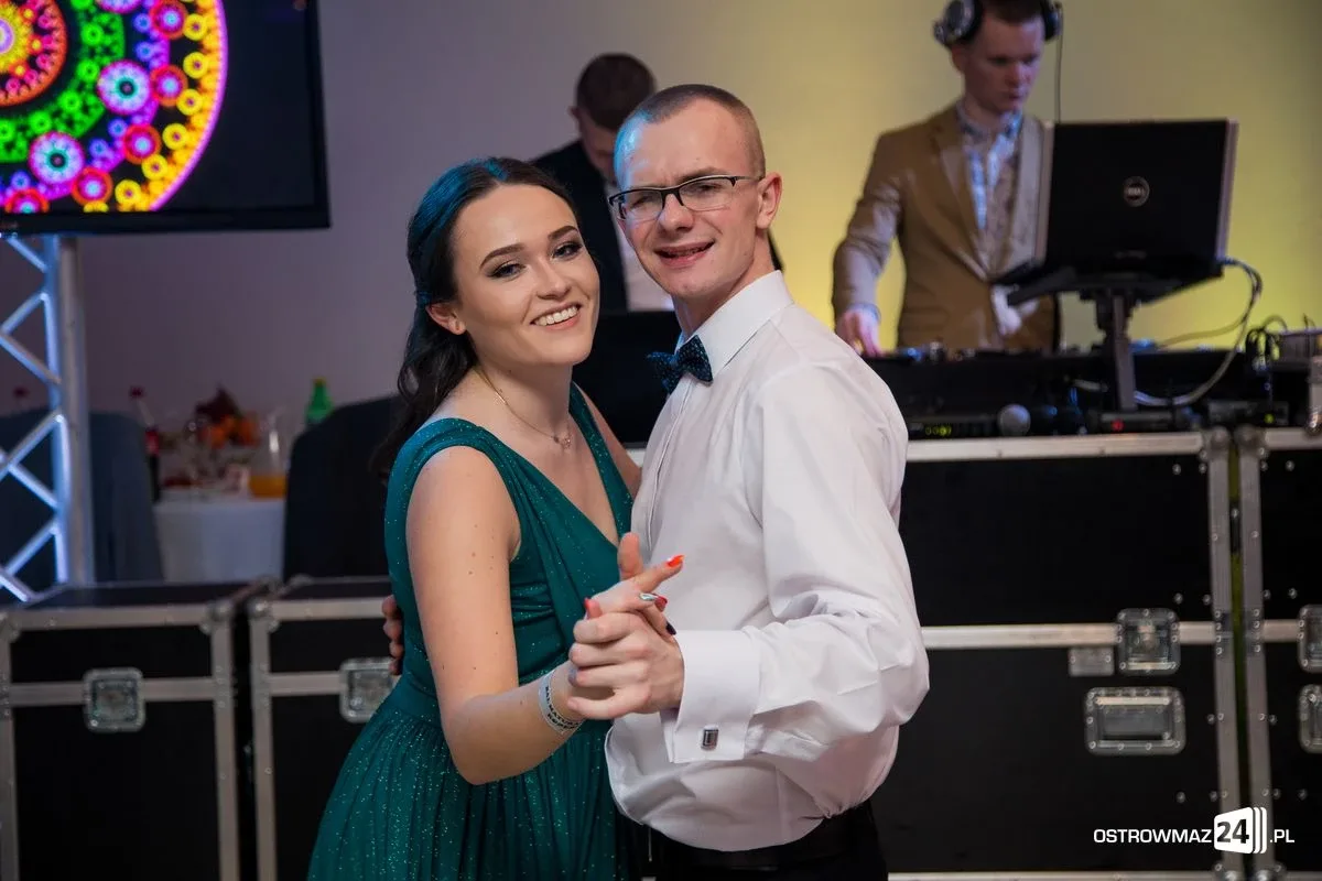 Studniówka LO im. Mikołaja Kopernika w Ostrowi Mazowieckiej (zdjęcia, wideo)