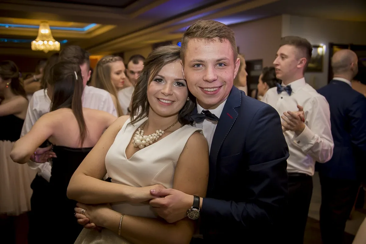 Podróż w czasie. Studniówka "Kopernika" (zdjęcia, wideo)